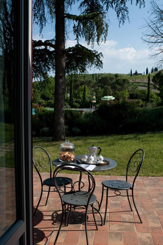 Appartamenti Agriturismo La Canonica Чертальдо Экстерьер фото